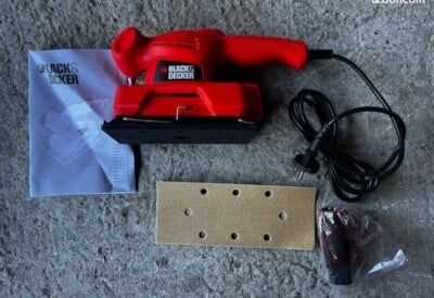 Location Ponceuse à plateau oscillante filaire électrique 220 volts Black et decker à Annecy